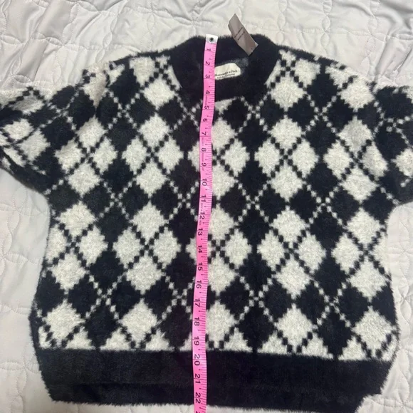 Abercrombie & Fitch Fuzzy Argyle Sweater - Women’s Small - Picture 10 of 11